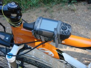 GPS Garmin 60 CSx preso ao quadro da bike