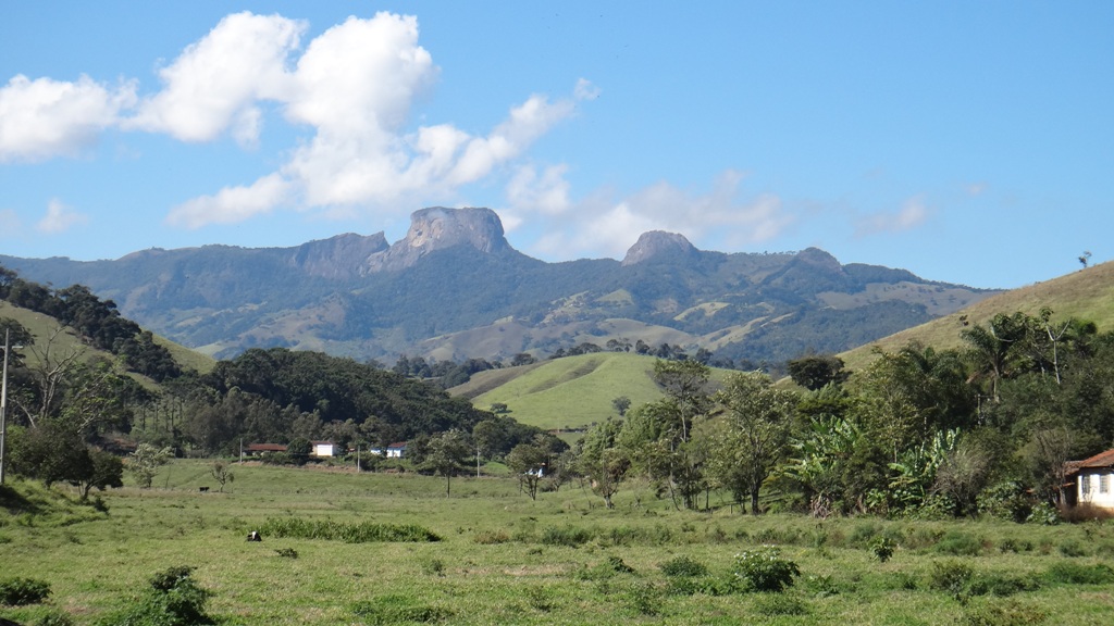 Bauzinho, Pedra do Baú e Ana Chata, as elevações rochosas que formam o Complexo do Baú...