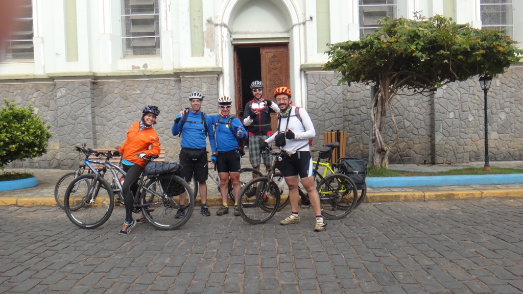 Grupo reunido para a partida no segundo dia de viagem, em Brazópolis (MG)